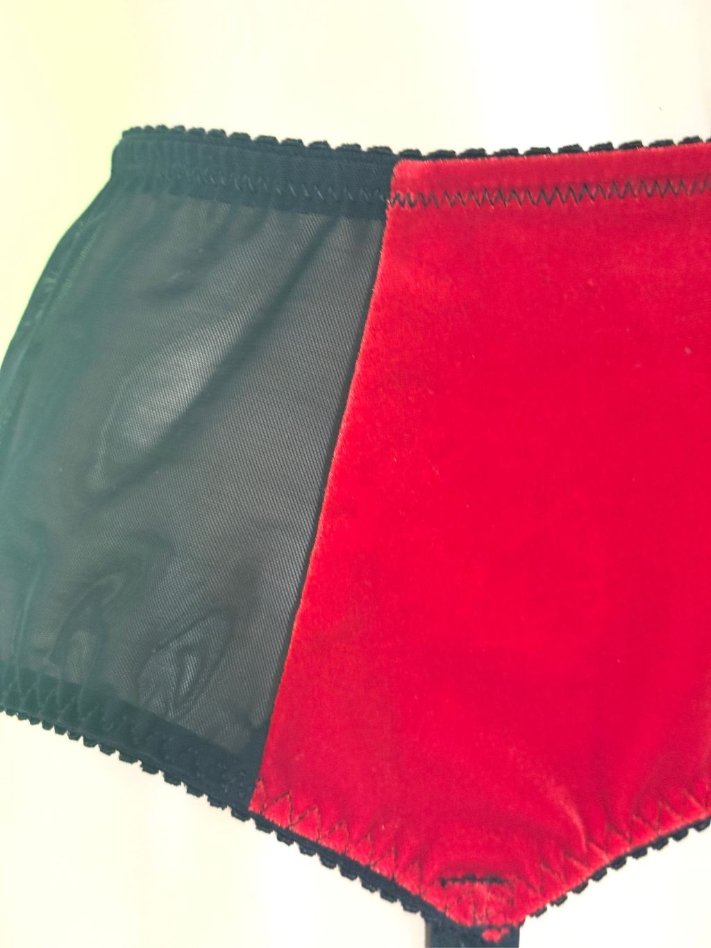 Velvet Red 6 Strap Suspender Belt 077