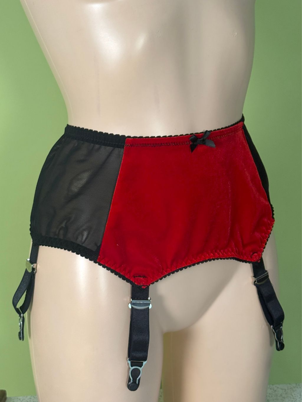 Velvet Red 6 Strap Suspender Belt 077
